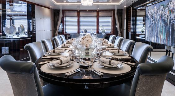 primly interior table